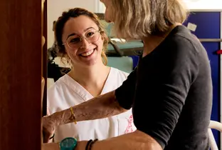 séance de rééducation aux espaliers