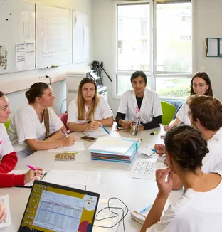 réunion d'équipe en établissement