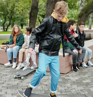 Jeunes jouant dehors